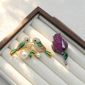 Retro Enamel Bird Pearl Brooch Vintage Rhinestone Floral Rose Tulip Pin For Women Elegant Suit Coat Accessory Zinc Alloy Jewelry