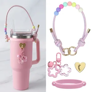Ensemble d'Accessoires pour Stanley Cup Protection en Silicone Avec Charme Étoile Cloche Sangle de Perles Colorées et Support de Téléphone Coeur Décoration de Bouteille d'Eau