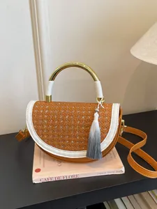 Vintage Halve Cirkel Zadeltas Strass Geweven Textuur Metalen Handvat PU Lederen Crossbody Handtas Met Kwastje Voor Vrouwen