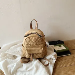 Khakifarbener Mini-Rucksack in Veloursoptik mit Rautensteppung, Frontreißverschluss und Tragegriff