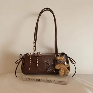 Borsa Bowling Vintage in Pelle PU per Donna Borsa a Mano Retrò di Grande Capacità Borsa a Tracolla con Ciondolo a Orso