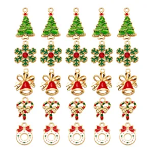 Pendentifs de Noël en Alliage Émail DIY Flocon de Neige Sapin de Noël Cloche Sucre d'Orge Couronne Pour Création de Bijoux