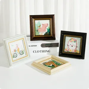 European Retro Mini Photo Frame Square Small Desktop Picture Frame Vintage Resin Display Stand For Art Portrait Home Decor