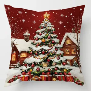 Tela roja con árbol de Navidad nevado, casas de pueblo, adornos coloridos y regalos envueltos