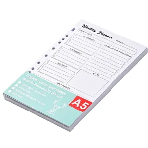 A5-invulpagina’s voor een weekplanner zonder datum, met zes gaten, schuin als stapel getoond