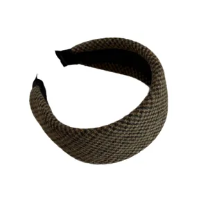 Large bandeau en tissu à motif pied-de-poule brun et vert foncé, présenté sur fond blanc