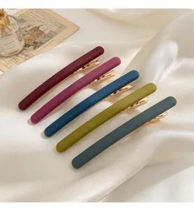 Cinq barrettes mates bordeaux, rose, bleues, olive et vert sauge, avec attaches dorées sur satin