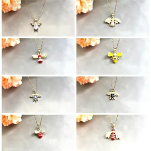 Collier Pendentif Abeille en Laiton Plaqué Or Moderne pour Femme Design Élégant d'Insecte en Strass Émail Bijoux Quotidien