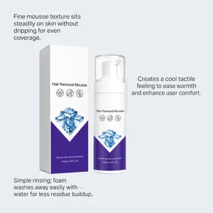 Flacon-pompe blanc de 100 ml et boîte aux détails violets et motifs de glace bleue, sur fond clair