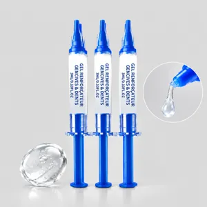 Tre siringhe blu di gel orale, con texture trasparente e dettaglio del beccuccio erogatore