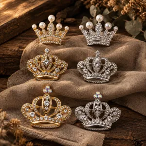 Koreanischer Stil Krone Brosche Für Damen Luxuriös Strass Kunstperle Palast Design Kreuz Brosche Pin Legierung Schmuck Zubehör
