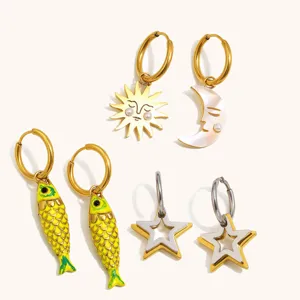 Orecchini a Cerchio in Acciaio Inossidabile Placcato Oro 18K Sole Luna Pesce Stella Pendenti Smaltati Gioielli Donna