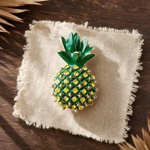 Broche Ananas en Alliage de Mode avec Strass Jaune et Émail Vert Forme Fruit Ton Or pour Femme Accessoire Bijoux