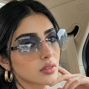 Lunettes de Soleil Carrées Surdimensionnées Sans Monture pour Hommes Femmes Mode Verres Taille Diamant UV400 Dégradé Plein Air