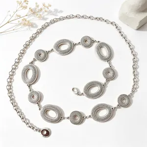 Zilverkleurige ketting met opengewerkte ovale en ronde schakels, karabijnsluiting en verlengstuk