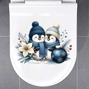 Illustrazione ad acquerello di due pinguini con cappelli e sciarpe, fiori, bacche e decoro natalizio