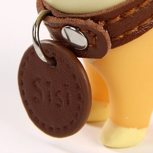 Close-up of brown leather collar with Sisi engraving and stitching for dog keychain