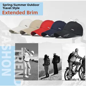Détail de casquettes à visière longue en cinq couleurs pour le golf, la randonnée et le sport
