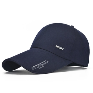 Casquette de sport bleu marine classique avec logo métallique et longue visière