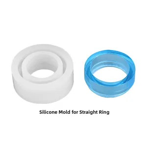 Siliconen mal voor rechte ringen met blauwe harsring op een witte achtergrond gepresenteerd
