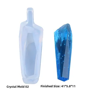 Détail du moule en silicone pour pendentif cristal avec facettes géométriques