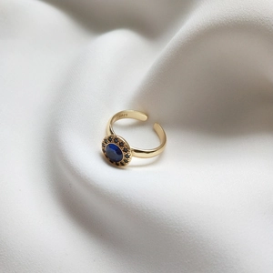 Detail of S925 sterling silver ring featuring blue sapphire and black side diamonds