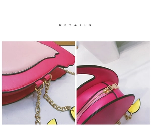 Close-up of the gold chain strap and zipper hardware on the pink flamingo purse