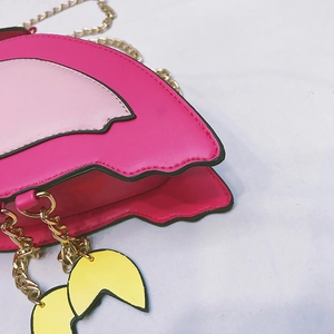 Creative pink flamingo crossbody bag with gold chain strap and animal shape design