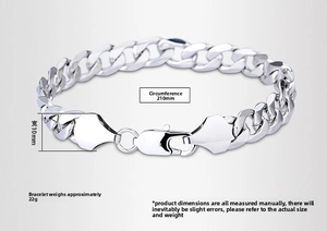 Détail d'un bracelet gourmette argenté avec largeur de 10 mm et longueur de 210 mm