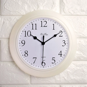 Modern 9-inch silent plastic wall clock with cream frame and large 3D numerals