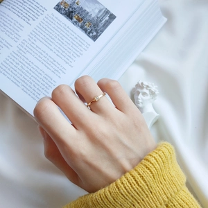 Close-up of a minimalist S925 sterling silver gold square ring worn by a model