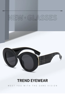 Détail macro de lunettes de soleil noires avec motif gaufré texturé sur les branches