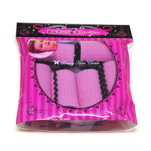 Detailansicht von 6 rosa Schwamm-Lockenwicklern mit Clips in gestreifter Verpackung