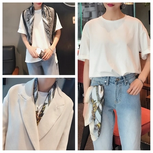 Minimalist white round neck short sleeve loose T-shirt styled with a printed silk scarf