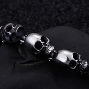 3D skull head bracelet in titanium steel with a vintage punk style for men