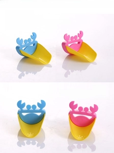 Detail of crab faucet extender made from food-grade TPE and PP for safe hand washing