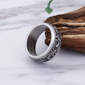 Retro relief rotating men's titanium steel ring with silver embossed floral patterns