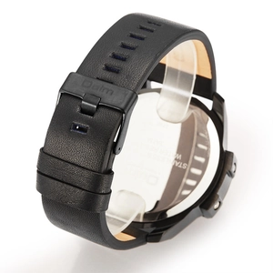 Détails du boîtier en acier inoxydable étanche 3ATM et du bracelet en cuir véritable