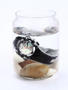Dettaglio dell'orologio sportivo OHSEN a doppio display con resistenza all'acqua 30M