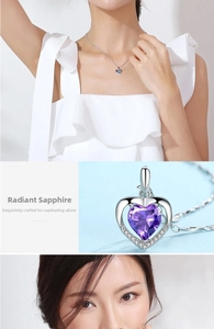 Dettaglio della collana con ciondolo a cuore in argento con cristallo zaffiro blu e pietre