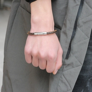 Bracelet pour homme en cuir tressé marron avec fermoir en acier inoxydable argenté