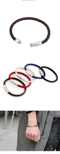 Détail de bracelets tressés en cuir pour hommes avec fermoirs magnétiques en cinq couleurs