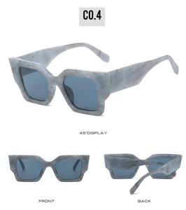 Vue en trois angles de lunettes de soleil carrées avec monture marbrée grise et verres bleus