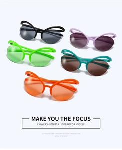 Détail de lunettes de soleil papillon demi-cerclées avec marquage CE sur les branches