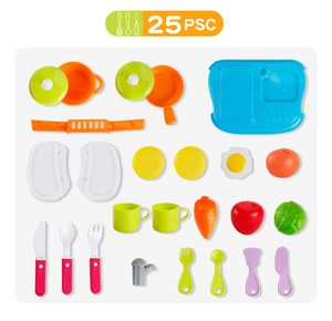 Vue détaillée du service de cuisine enfant 25 pièces avec ustensiles et aliments jouets