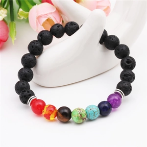 Bracciale di perle di lava nera 8mm con pietre chakra e distanziatori in argento lucido