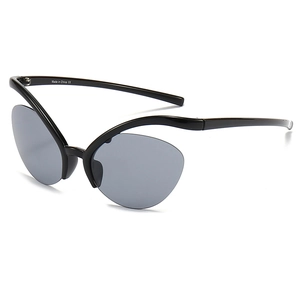 Lunettes de soleil papillon œil de chat tendance avec monture noire et verres gris femme