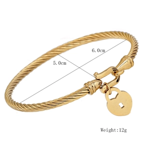 Gold heart lock twisted cable bangle with 6.0cm by 5.0cm dimensions weighing 12g