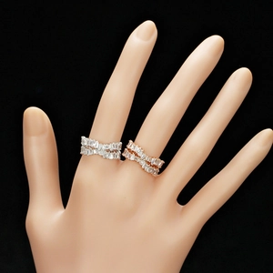 Bague croisée élégante à double rangée avec zircones en argent et finition or rose