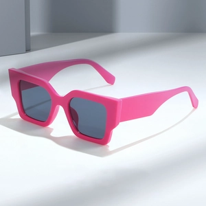 Lunettes de soleil carrées oversize tendance avec monture rose vif et verres foncés